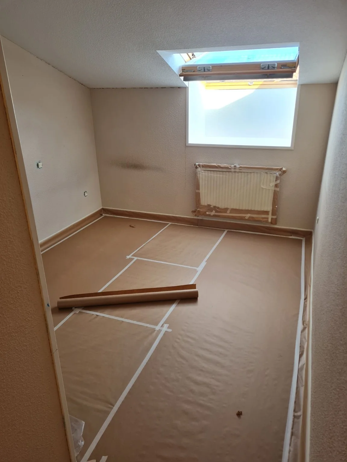 Habitación protegida antes de pintar